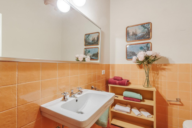 Bathroom 4, Villa Drago in Orentano, Pisa