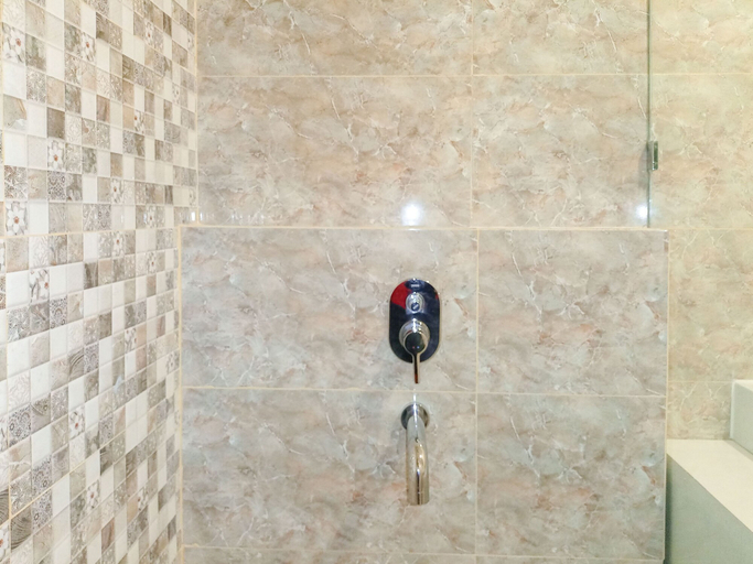 Bathroom 5, Elegant And Minimalist Studio At Mataram City Apartment, Sleman