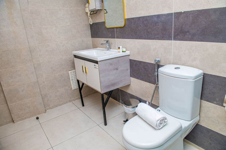 Bathroom 4, Geneva Hotel, Wouri