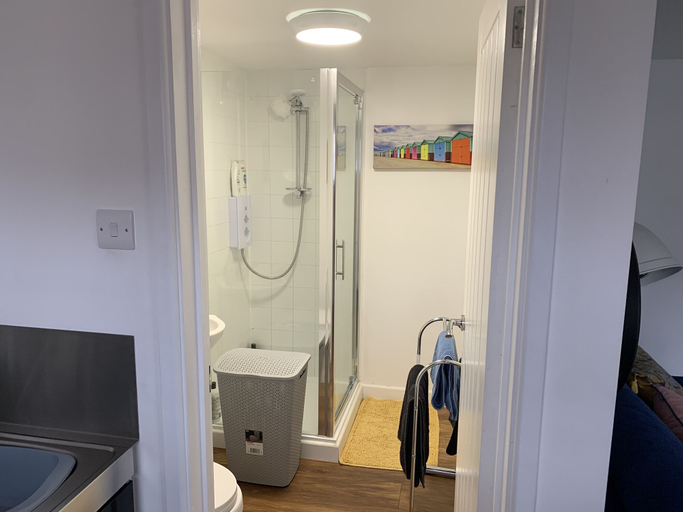 Bathroom 3, Lodge , air con , Free Parking , Mini bar, Brighton and Hove