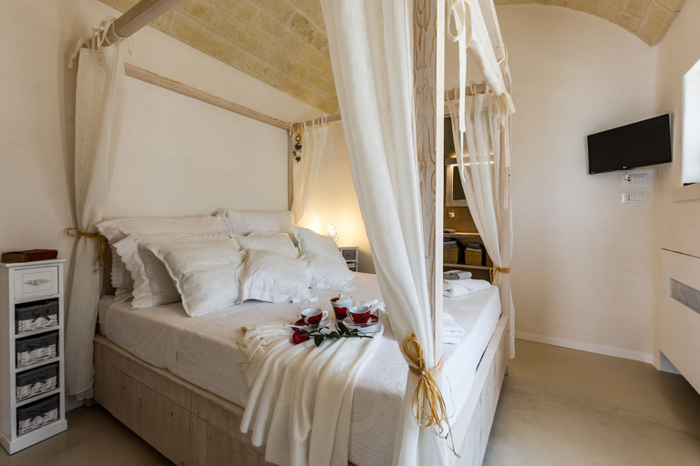 Others 4, Trullo Atmosfera, Brindisi