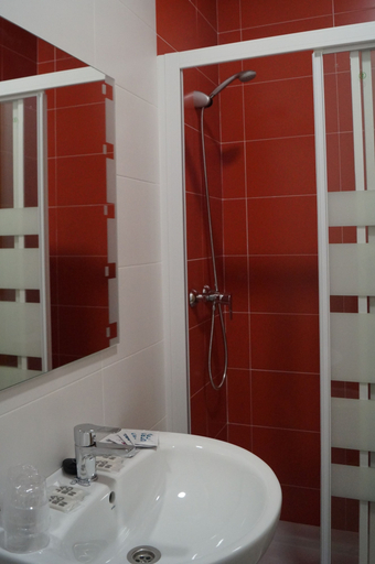 Bathroom 4, Hotel Embajador, Almería