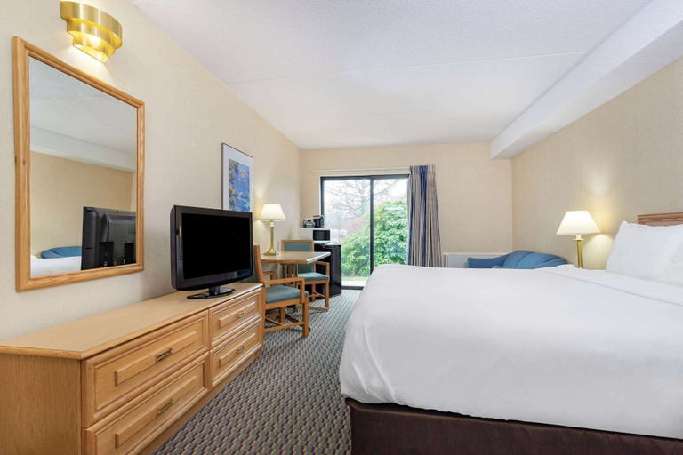 Bedroom 3, Travelodge by Wyndham Bridgewater, Lunenburg