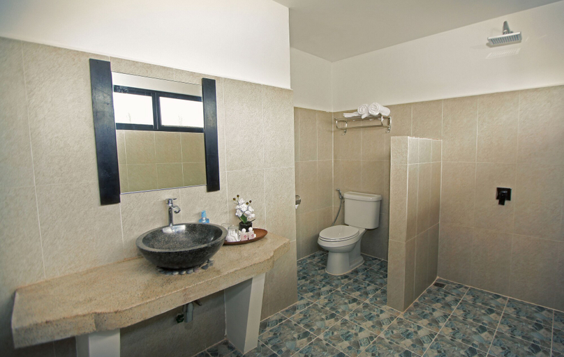 Bathroom 4, SR Sofia Villa Hotel, Siem Reap