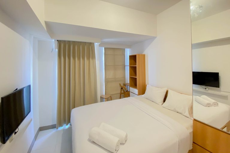 Bedroom 2, Chic and Cozy Studio at Tokyo Riverside PIK 2 Apartment By Travelio, Tangerang