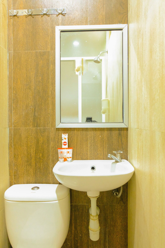 Bathroom 4, OYO 354 32 Guest House, Malang