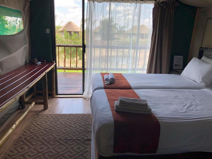 Bedroom 3, Makumutu Lodge & Campsite, Lethlakane