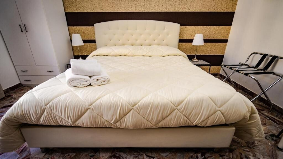 Bedroom 4, Semplici Emozioni, Bari