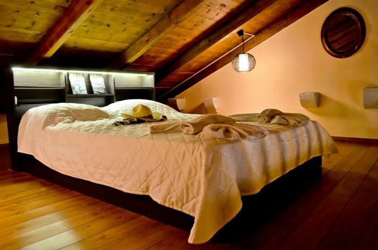 Bedroom 3, Asikiko Suites, Crete