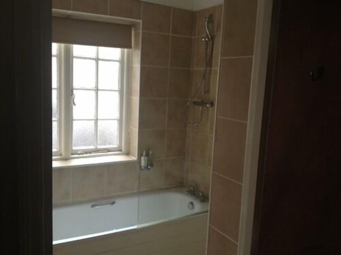 Bathroom 3, The Nags Head, West Sussex
