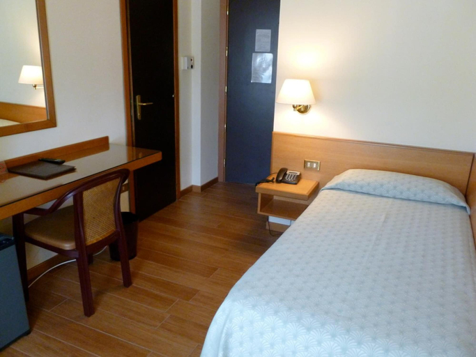 Bedroom 4, Hotel Plaza, Salerno