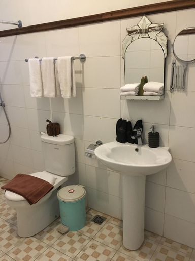 Bathroom 5, nDalem Natan Royal Heritage, Yogyakarta