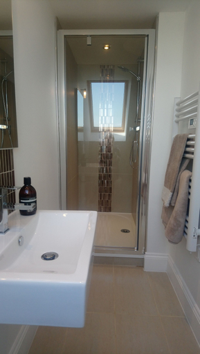 Bathroom 5, Frenes B & B, Orne