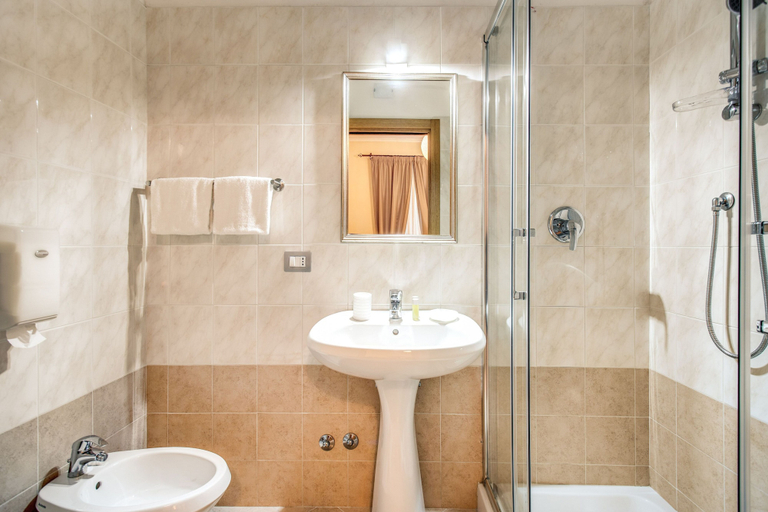 Bathroom 4, Residenza Praetoria, Roma