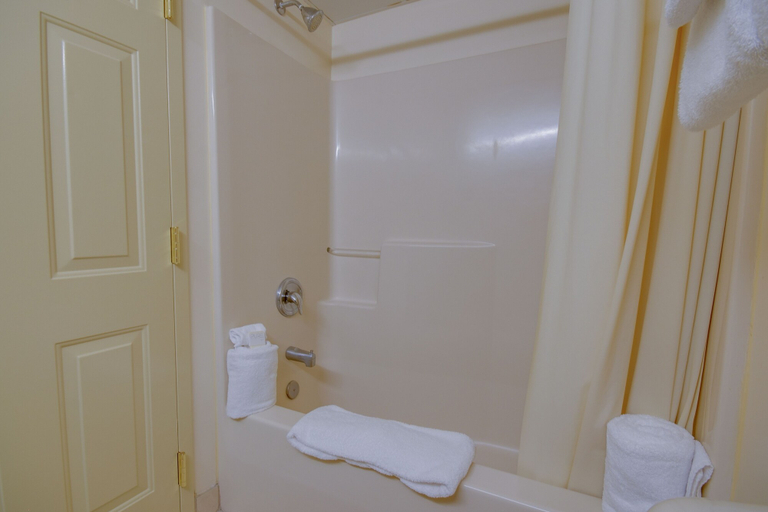 Bathroom 4, Grand Hotel Ocean City Oceanfront, Worcester