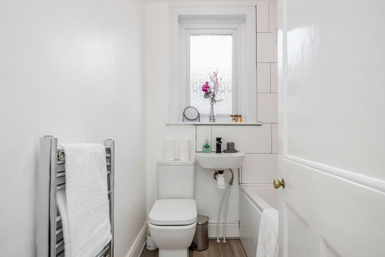 Bathroom 3, 4 Bedroom House, Free Parking, Contractor's Haven, Essex