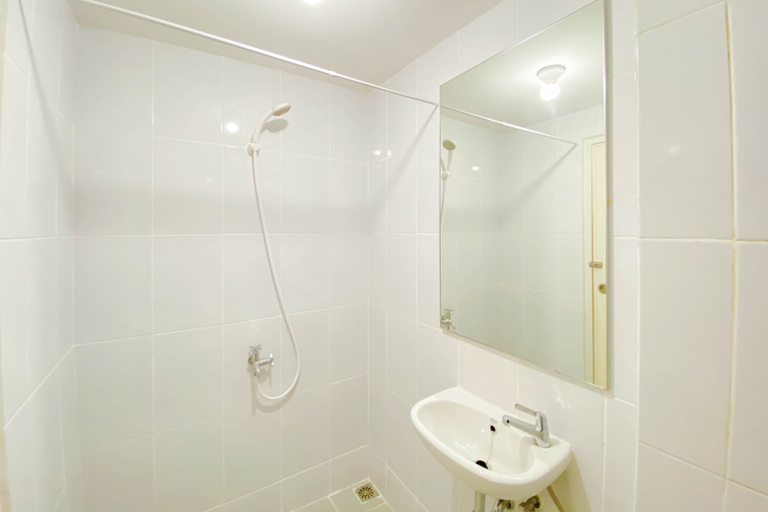 Bathroom 5, Chic and Cozy Studio at Tokyo Riverside PIK 2 Apartment By Travelio, Tangerang