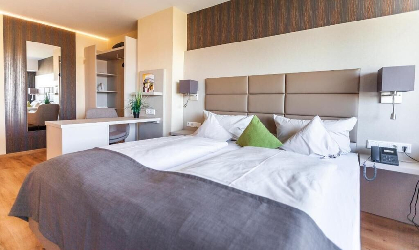 Bedroom 3, Hotel Wittelsbacher Höh, Würzburg