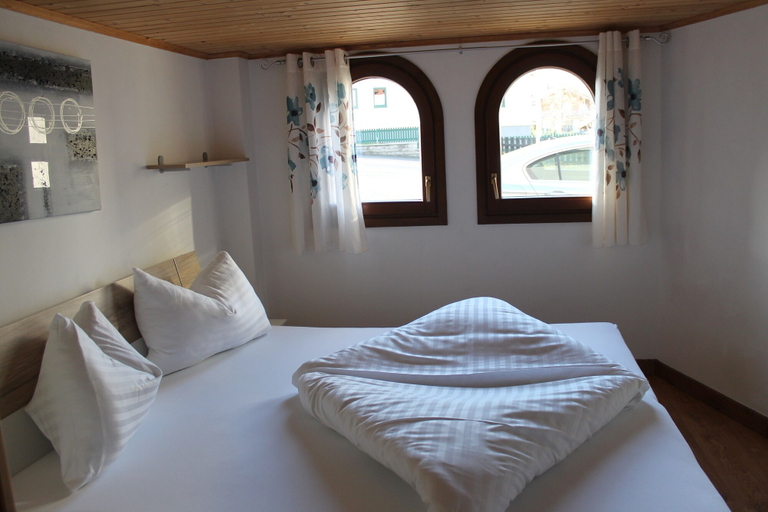 Bedroom 3, Pension Abendruh, Zell am See