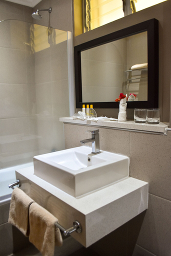 Bathroom 3, Cresta Riley's, Ngamiland East