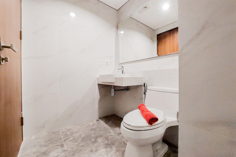 Bathroom 2, Gorgeous 1Br Apartment At The Smith Alam Sutera, Tangerang