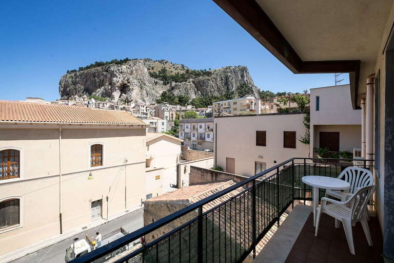 Others 4, Apartaments Cavour 8, Palermo