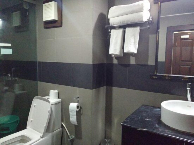 Bathroom 3, GYELSA BOUTIQUE, Chang