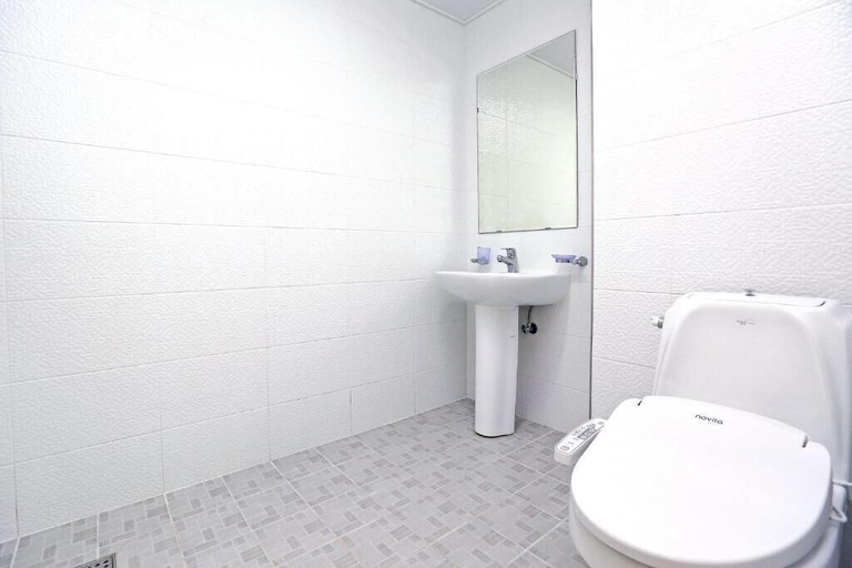 Bathroom 4, Marine Port Resort, Seogwipo