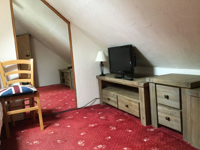 Bedroom, Stunning 1-bed Cottage in Ashford William Harvey, Kent
