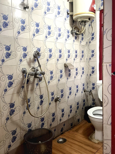 Bathroom 3, Shri Guest House, Varanasi