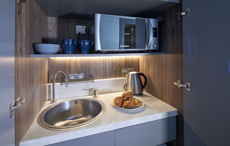 Bathroom 3, London Paddington Apartments, London