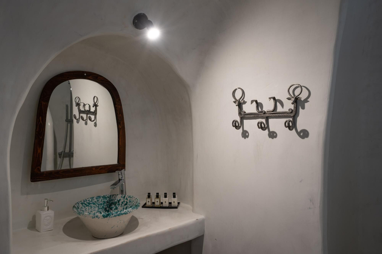 Bathroom, Madame Kalitsi-irini Apartment, South Aegean