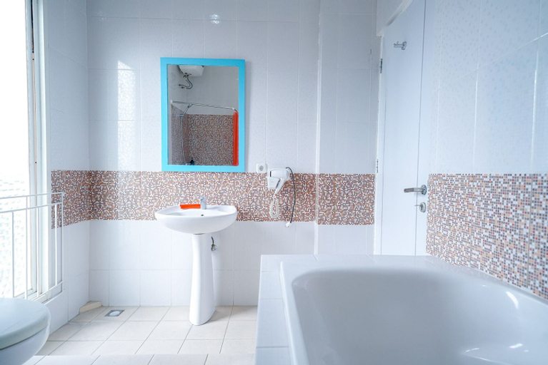 Bathroom 15