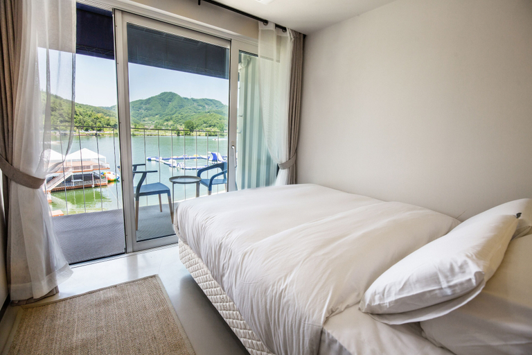 Bedroom 3, Parotia Water House, Gapyeong