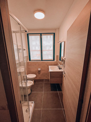Bathroom 5, BLU HOTEL 4 4 S.R.L., Milano