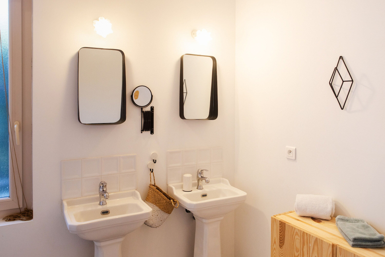 Bathroom 3, La Case d'Eyragues, Bouches-du-Rhône