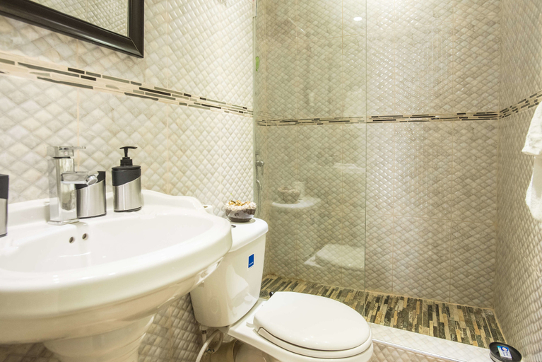 Bathroom 3, Turtle Towers Apartments