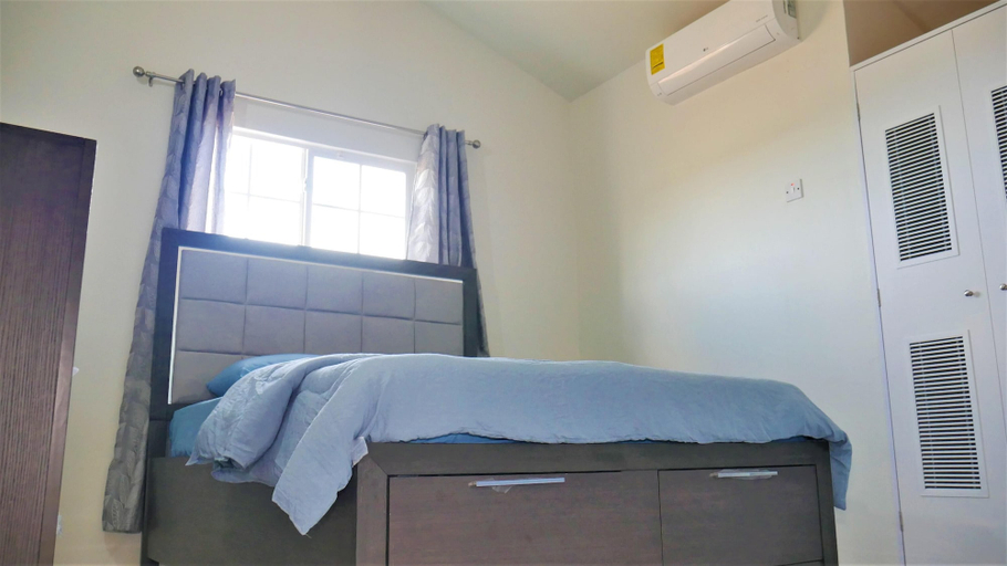 Room 3, Lux Sea View Camelot Village Discovery Bay