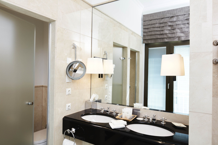 Bathroom 4, Steigenberger Icon Parkhotel Düsseldorf, Düsseldorf