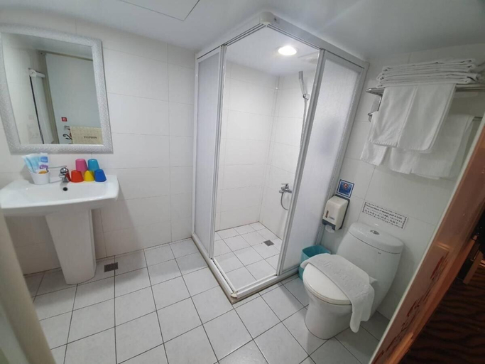 Bathroom 3, Funny Ximen Hotel, Taipei City