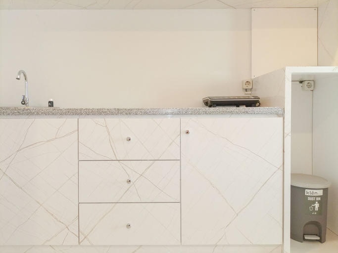 Private kitchen 3, Elegant And Minimalist Studio At Mataram City Apartment, Sleman