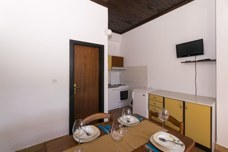 Others 5, Apartments Irena, Tkon