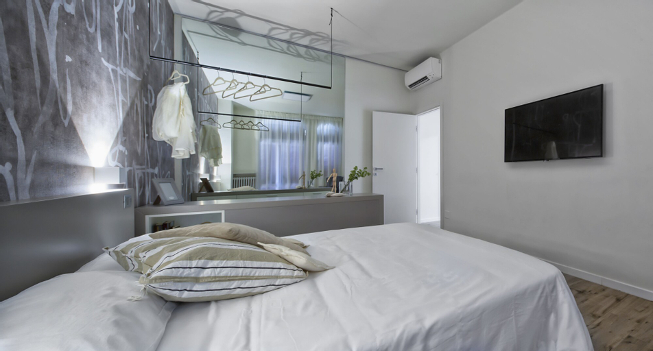 Bedroom 4, Suite Vogue Epoca, Pavia