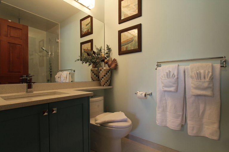 Bathroom 3, Lagoons Condos by Whistler Retreats, Squamish-Lillooet