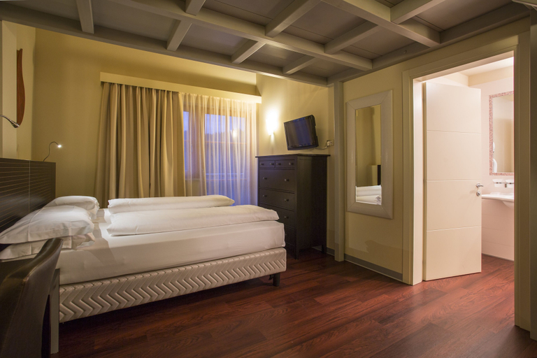 Bedroom 3, Hotel Norge, Trento