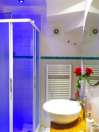 Bathroom, Cathedral Suite, Lecce