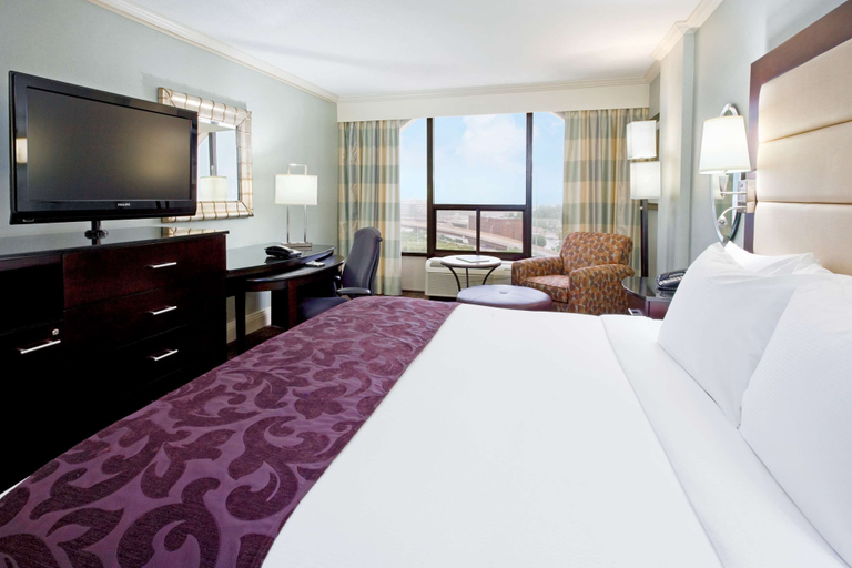 Bedroom 3, Hilton Springfield, Fairfax