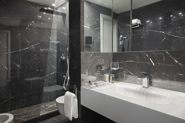 Bathroom 5, LHP Napoli Palace & spa, Napoli
