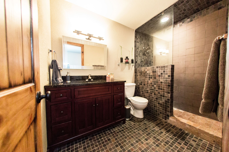 Bathroom 4, 1700 South 2nd, McLennan