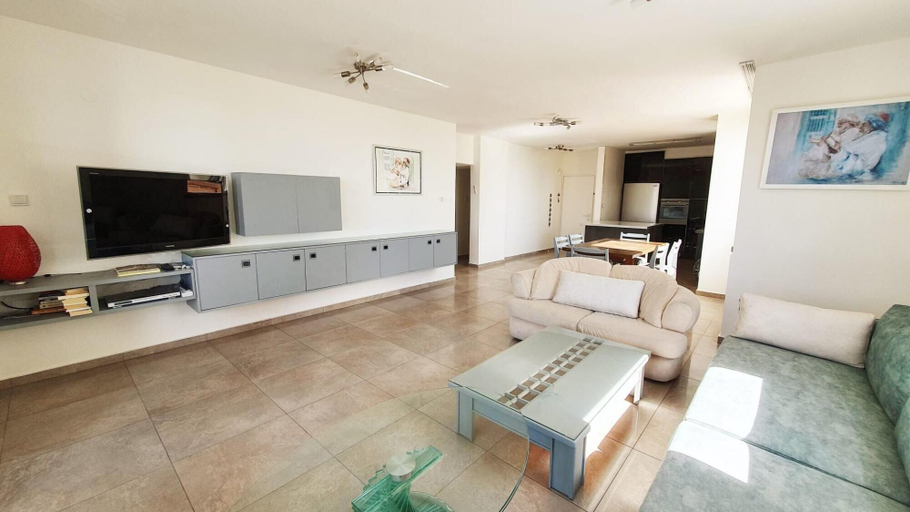 Others 5, Masaryk Musk in Bat Yam